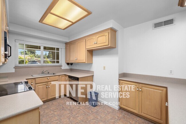 Building Photo - 4935 Kurz Cir