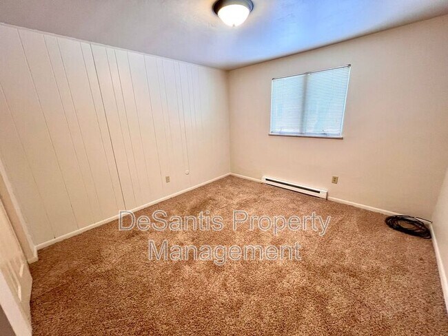 Building Photo - 405 Lunar Ln