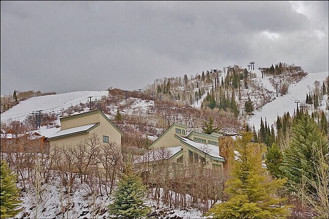 Building Photo - 2420 Ski Trail Ln