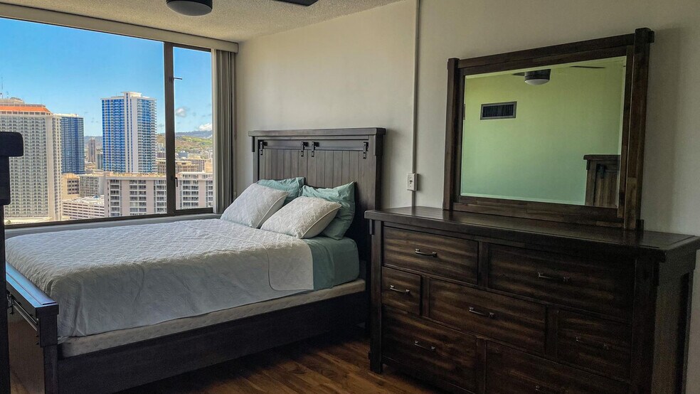 Building Photo - 411 Hobron Ln