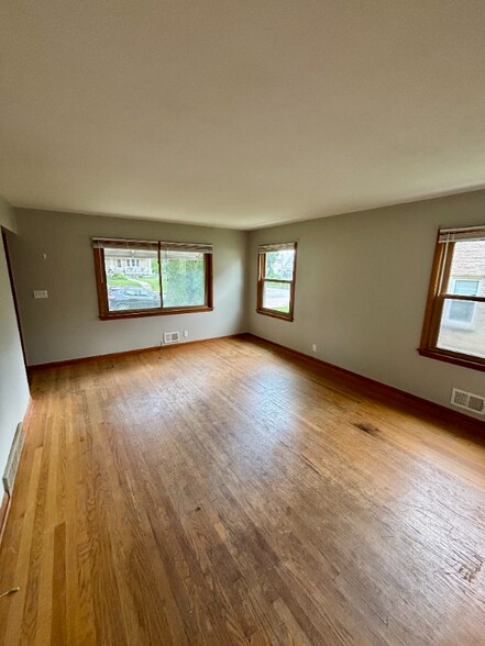 Building Photo - 3389 S Whitnall Ave
