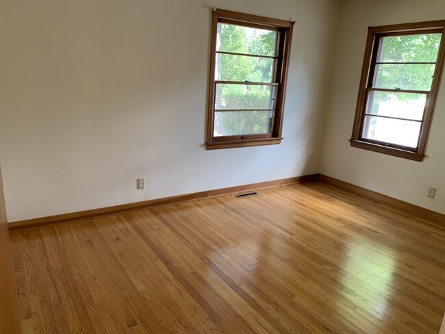 Building Photo - 418 S Owen Dr