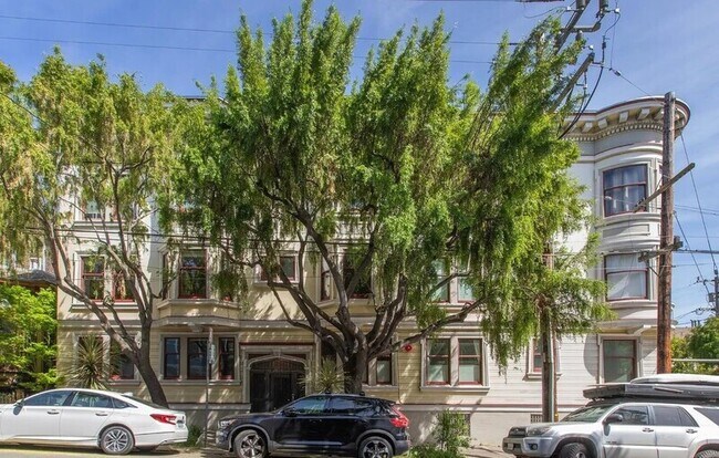 Building Photo - 206 Steiner St