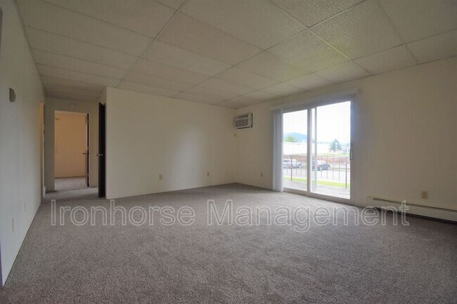Building Photo - 805 W Villard St