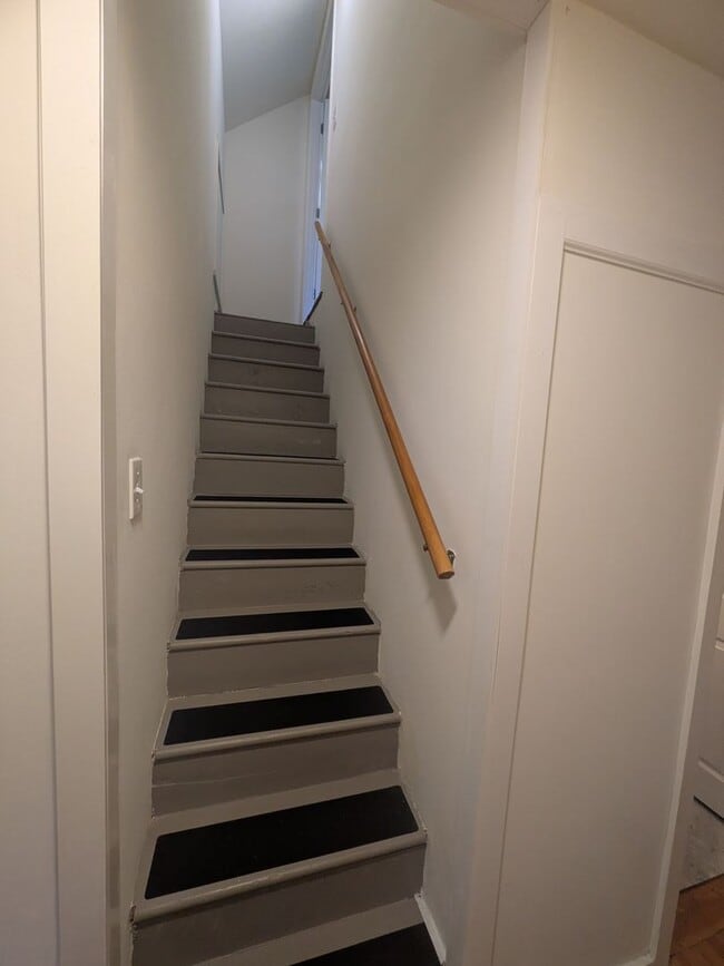 Building Photo - 1030 Fairmount Rd