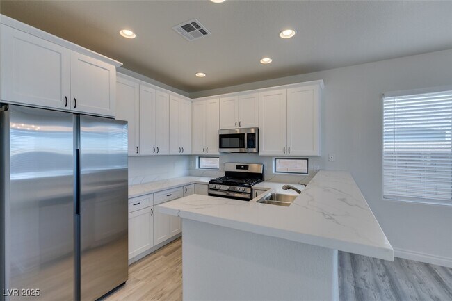Building Photo - 778 Easter Lily Pl