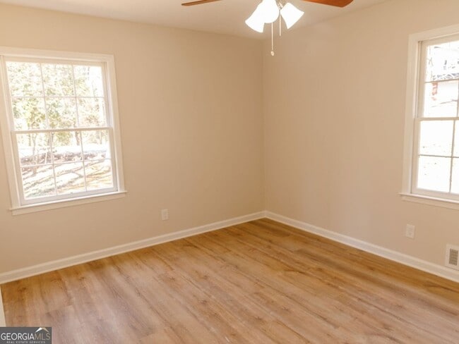 Building Photo - 95 Simpson Dr NE