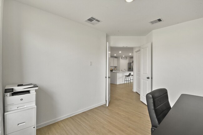 Building Photo - 9931 Cliffside Rdg