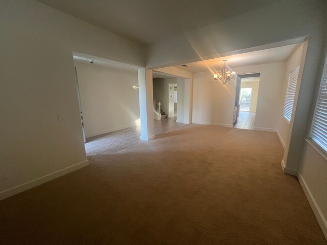 Building Photo - 145 Abelia Ln