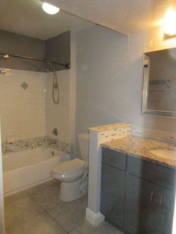 Building Photo - 831 Camargo Way