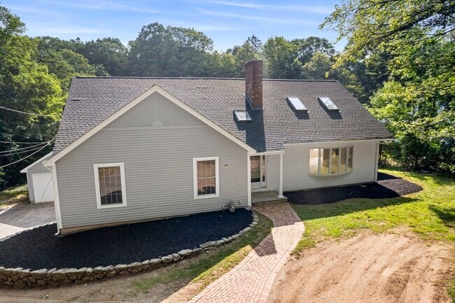 Building Photo - 576 Grove St