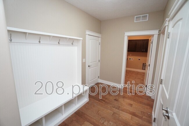 Building Photo - 8848 W Ben St