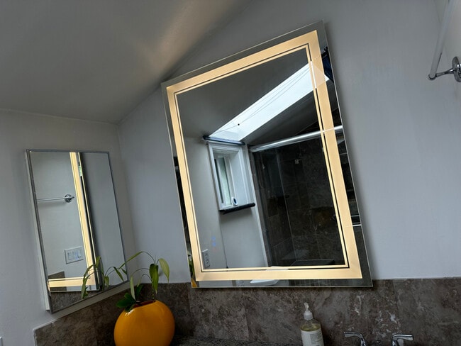 Building Photo - 928 Los Robles Ave