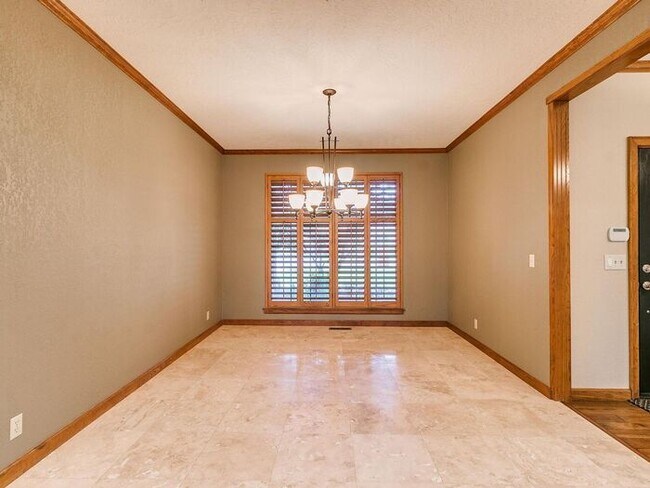Building Photo - *Rare Find* Stunning Brookhaven 4 Bed 2.5 ...