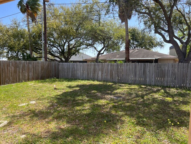 Building Photo - 2565 Sands Dr