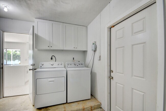 Building Photo - 1171 Bimini Ln
