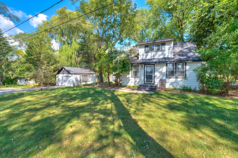 Building Photo - 25420 Golfview Ave