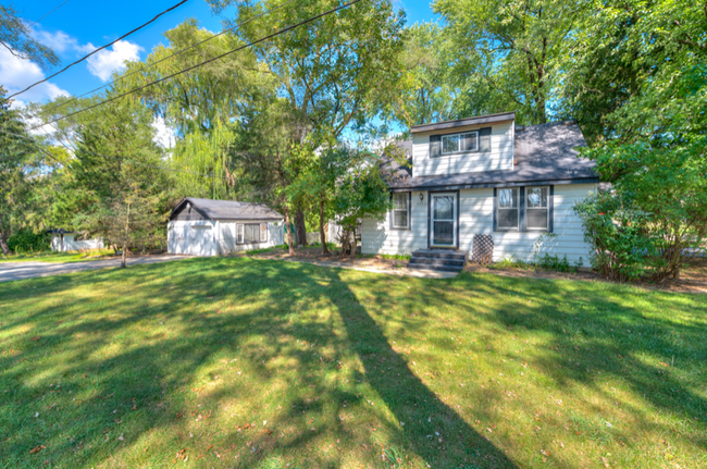 Building Photo - 25420 Golfview Ave