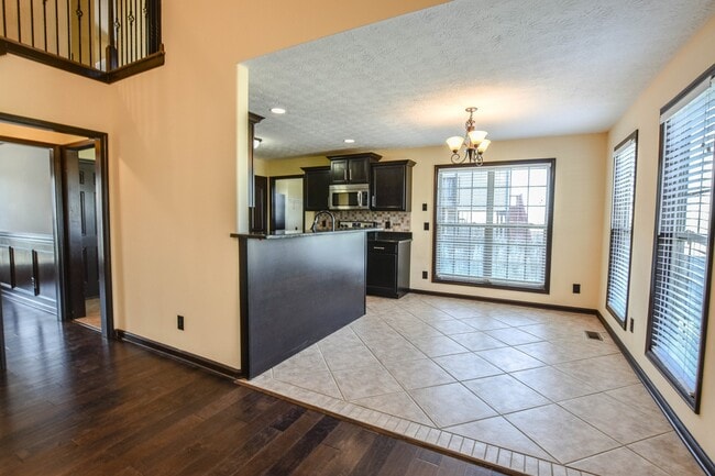 Building Photo - Pet Friendly with No Backyard Neighbors!