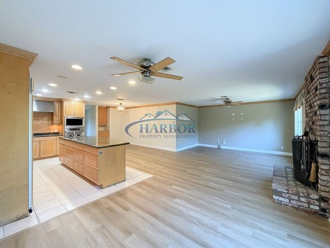 Building Photo - 23708 President Ave