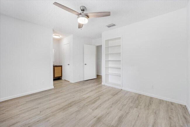 Building Photo - 7505 Shadywood Dr