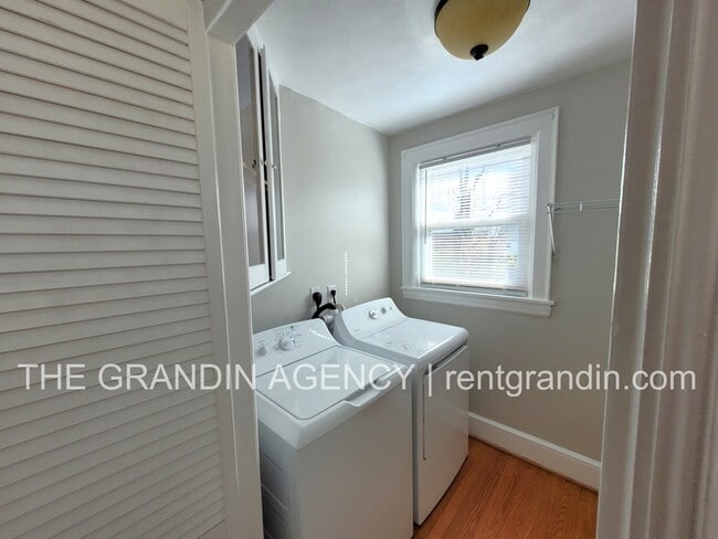 Building Photo - 2803 Burton Ave NW