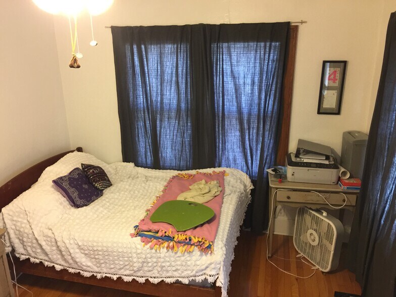 Building Photo - 4922 California St