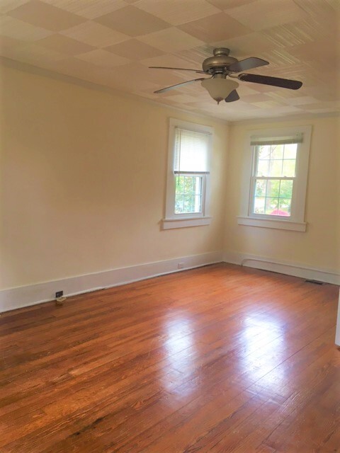 Building Photo - 1507-1504 Troupe St