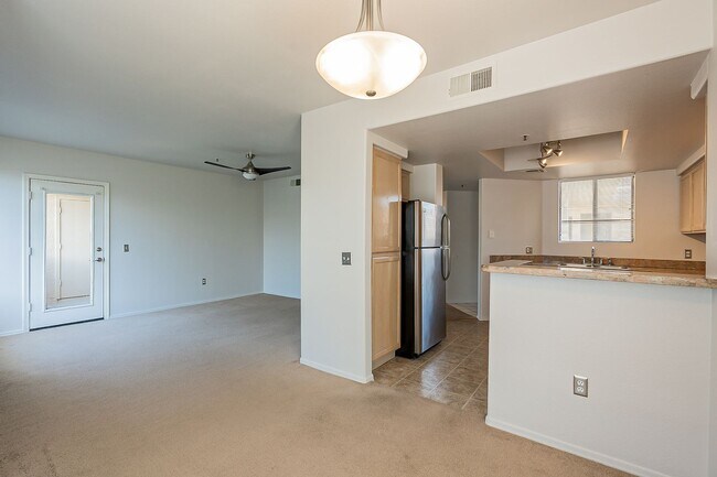 Building Photo - Move In Ready! Two Bedrooms - Tuscany Villas