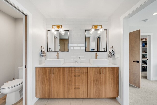 Building Photo - Luxury 4BD, 5BA Duplex in LoHi with Covered Rooftop Deck