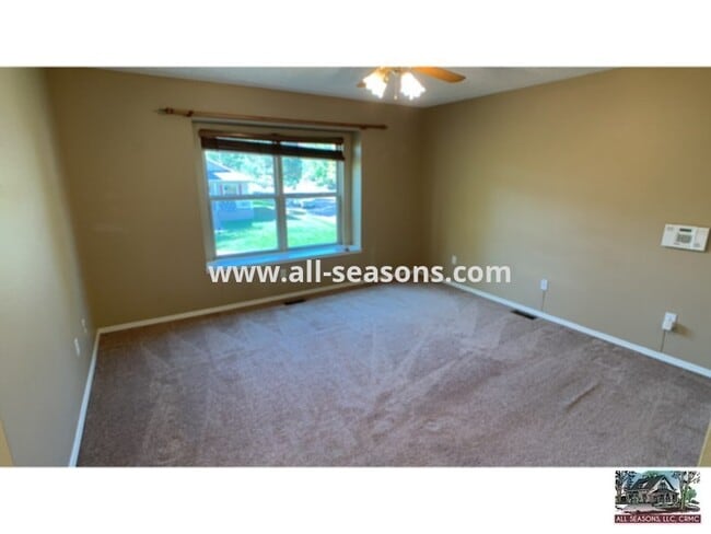 Building Photo - Corner Lot 4 Bedroom Home For Rent!