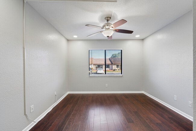 Building Photo - 7360 Ulmerton Rd