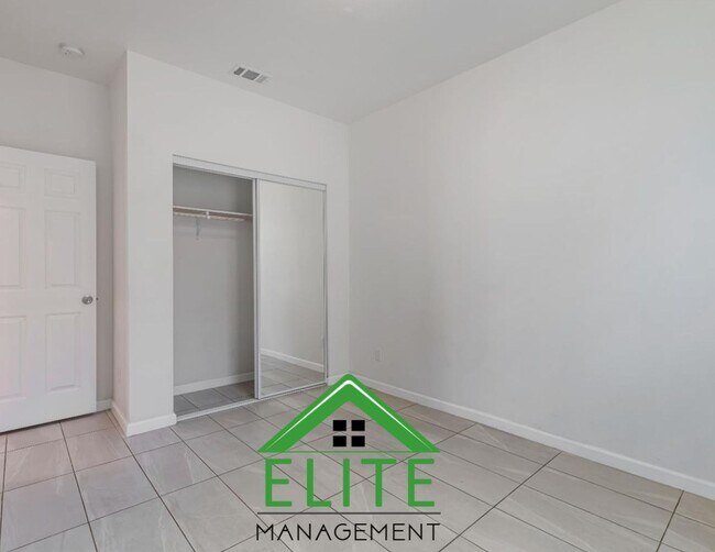 Building Photo - Charming 3-Bedroom, 2-Bath Home in Prime S...