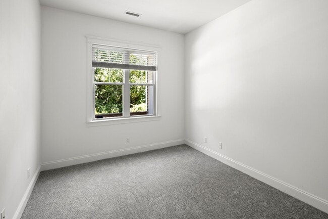 Building Photo - House in Biltmore Park!