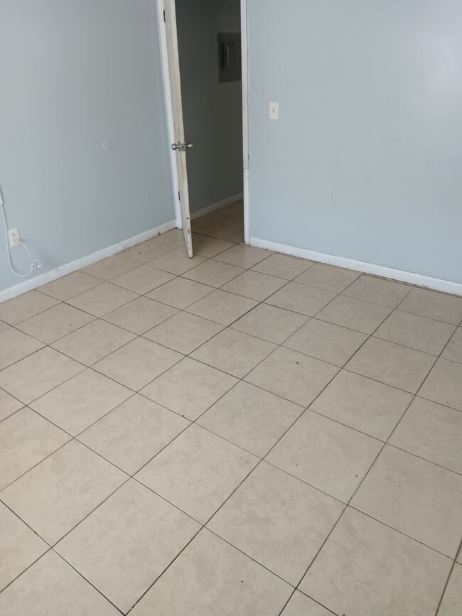 Building Photo - 5214 Via Hacienda Cir