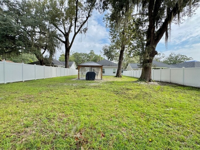 Building Photo - AVAILABLE OCTOBER 2025  [PET FRIENDLY]