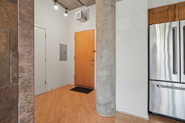Building Photo - 315 2nd St
