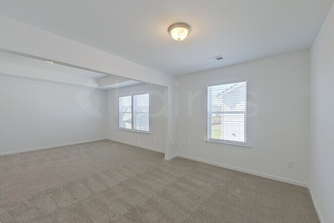 Building Photo - 101 Silver Maple Ln