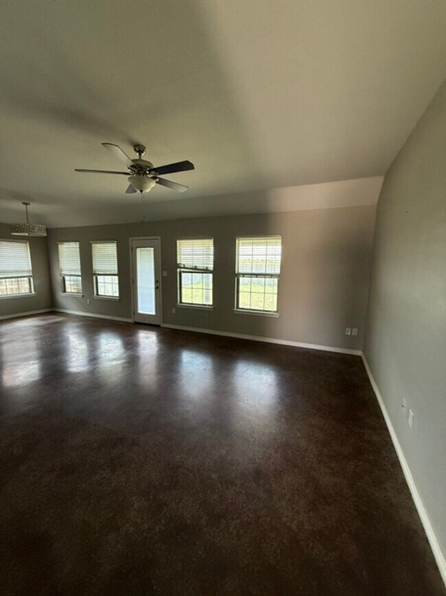 Building Photo - 1333 Briar Cliff Path