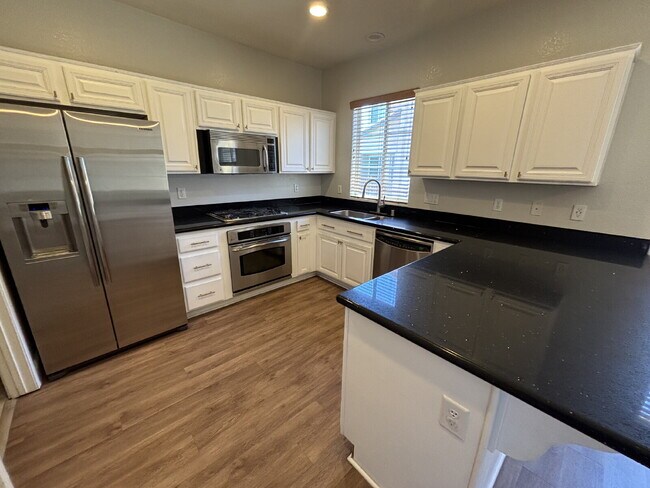 Building Photo - 3 Bed 3.5 Bath Summerlin - MOVE IN SPECIAL