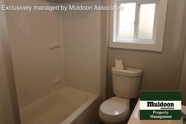 Building Photo - Recently updated 2 bed 1 bath 1.5 story home!