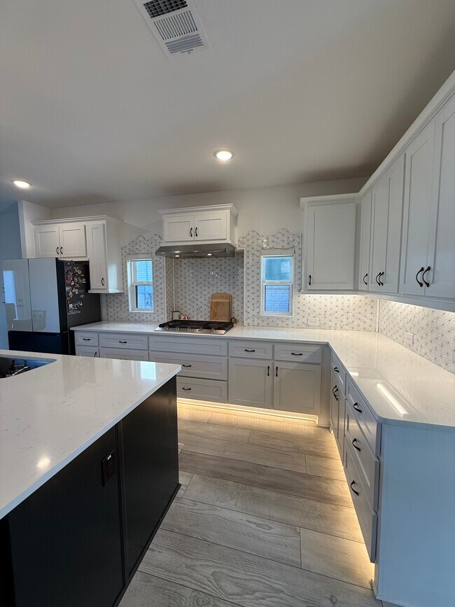 Building Photo - 2832 Fountain Park Dr