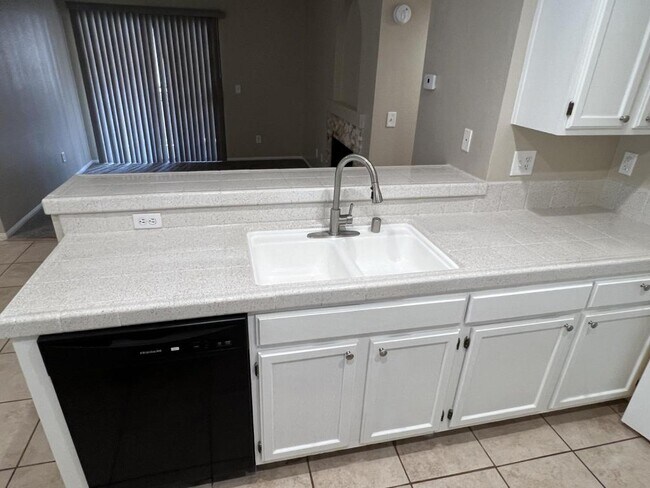 Building Photo - 7570 W Flamingo Rd