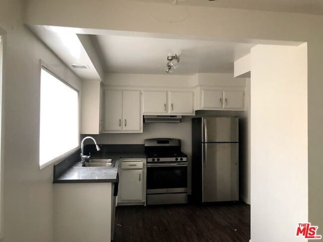 Building Photo - 3772 Lockland Dr