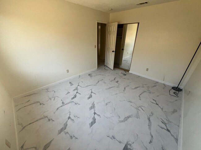 Building Photo - Charming 3-Bedroom in Spring Valley Lake