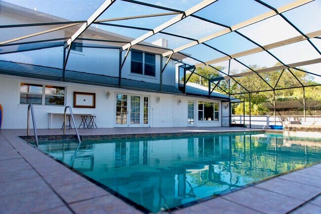 Building Photo - 315 Lazy Acres Ln