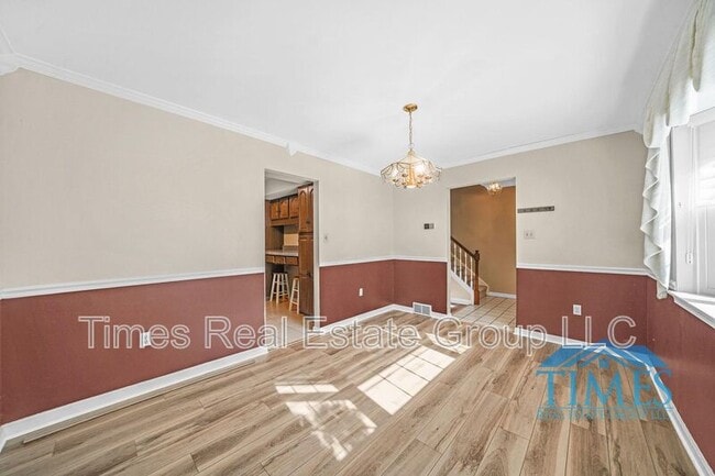 Building Photo - 220 Westridge Pl N