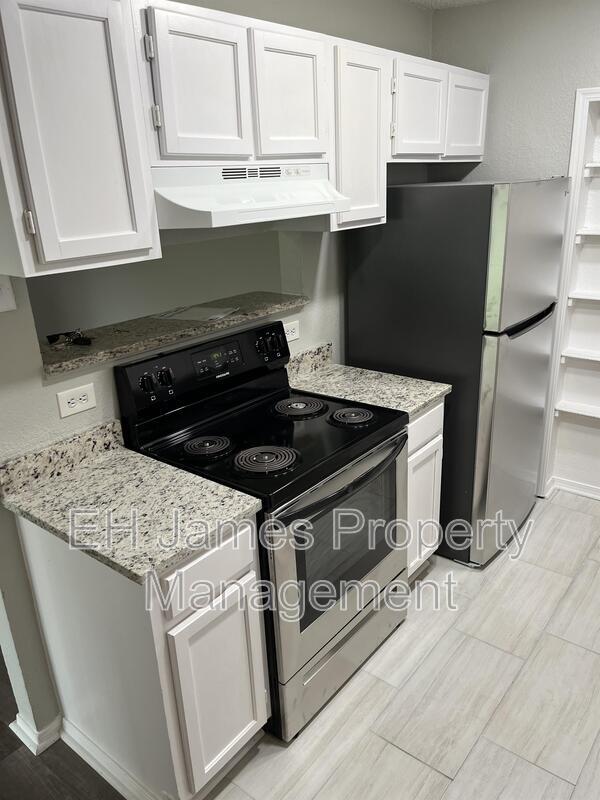 Building Photo - 10802 E 14th Ct