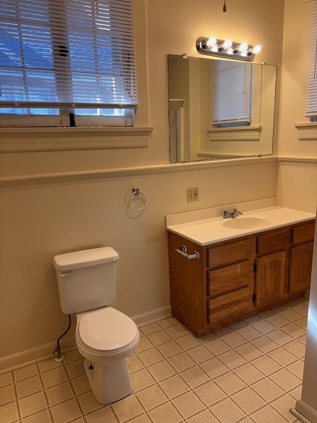 Building Photo - 3-4 Bedroom House located in South Park. Short Walking Distance to Downtown. Available 8/5/26