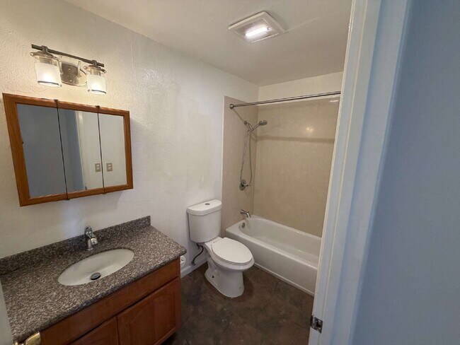 Building Photo - "Charming 2-Bed Oasis with Granite Countertops in Concord's Heart!"